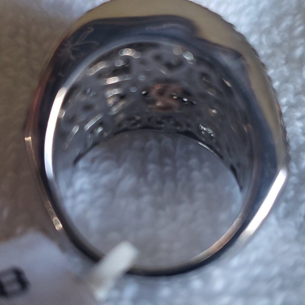 Ring - Picture 3 of 4